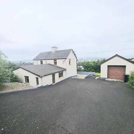 Ardaravan Townhouse, By Wild Atlantic Wanderer Holiday home