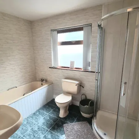 Ardaravan Townhouse, By Wild Atlantic Wanderer Holiday home *